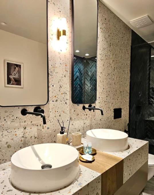 Novi'S Luxury Apartment 2 Gjirokaster Exterior photo